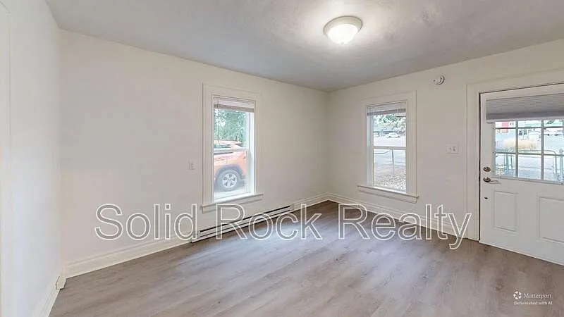 2 bed, 1.0 bath, 876 sqft, $1,499 — Photo 2