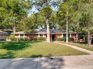 5949 Hunters View Ln, Dallas, TX 75232