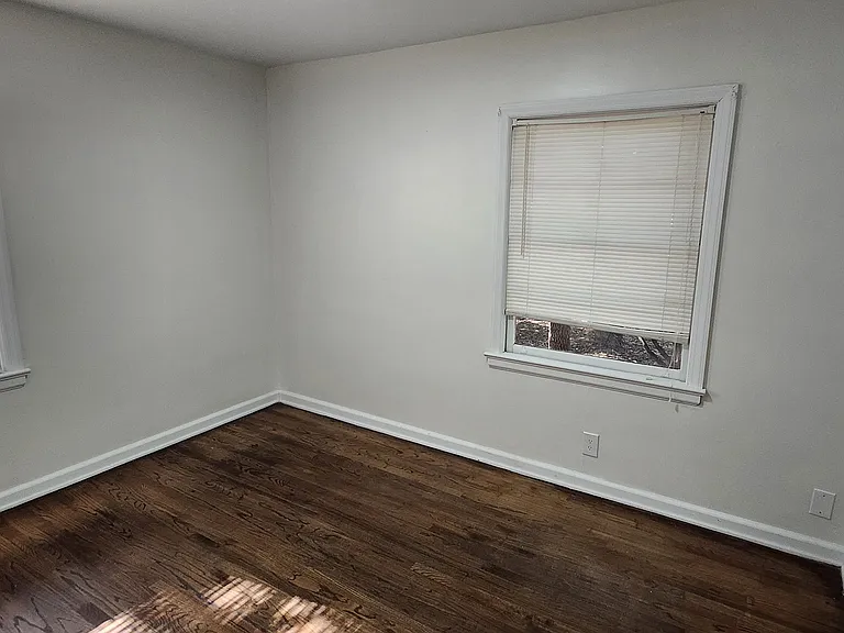 2752 Hawthorne Dr — Photo 9
