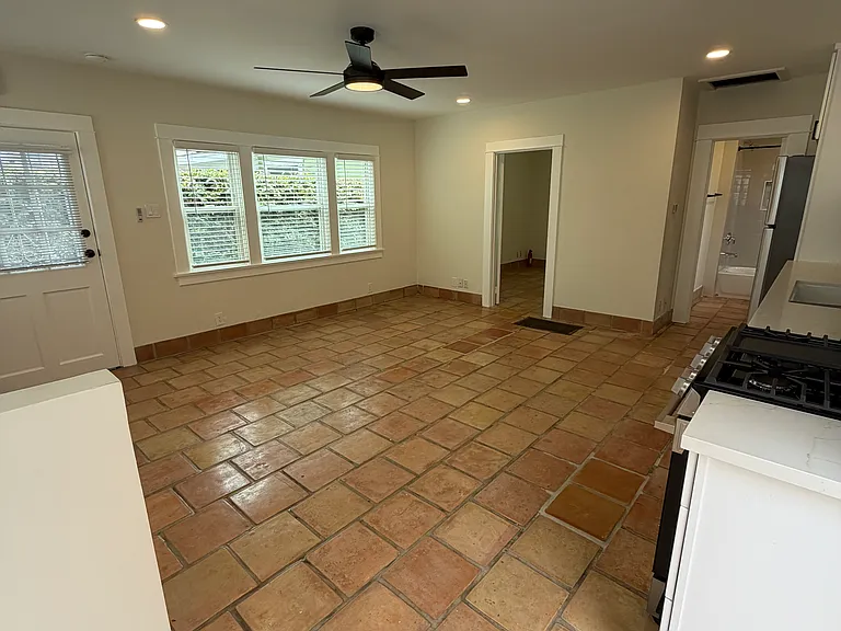 3042 E Vista St #3042 — Photo 3