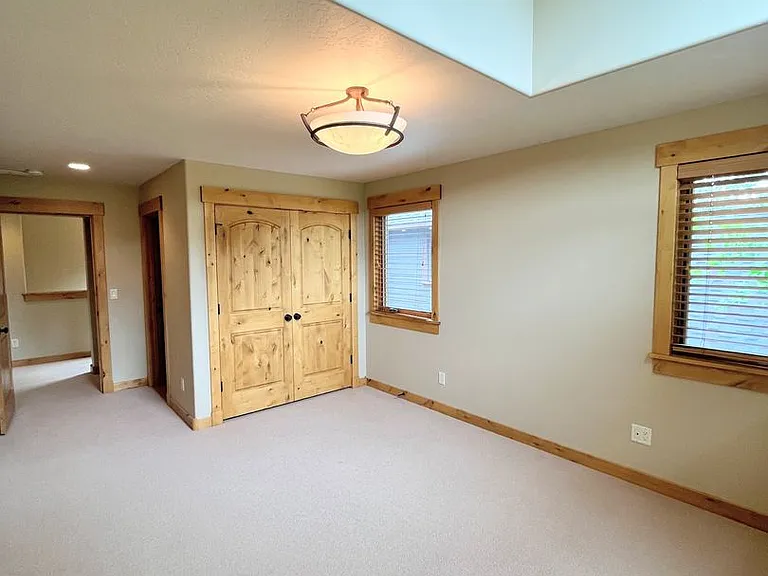 56 Beesley Ln — Photo 39