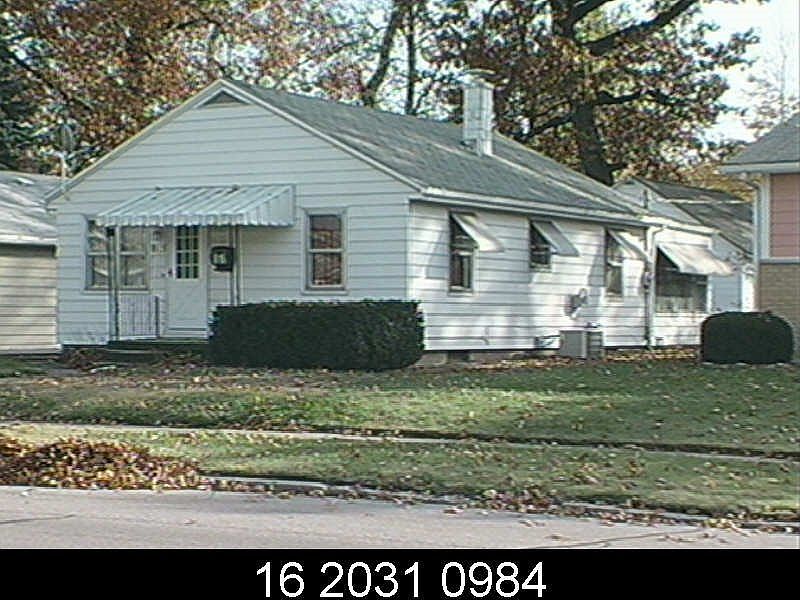 1st image of 815 W Broadway St