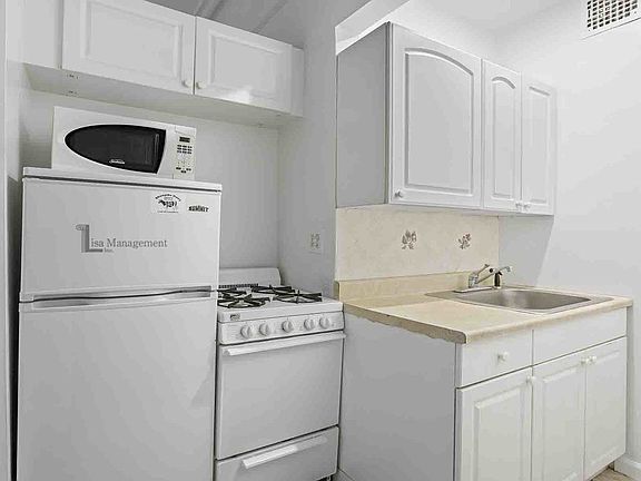 2nd image of 151 E 82nd St #2W