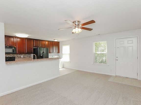 3rd image of 719 Roswell Ave APT B