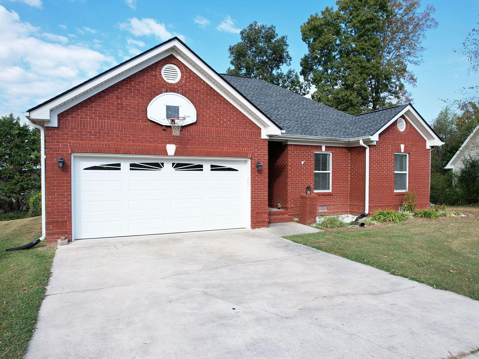 【house on the hill】S/S Tee (Red Check) 128 Fox Hill Ln SW, Cleveland, TN 37311 | Zillow