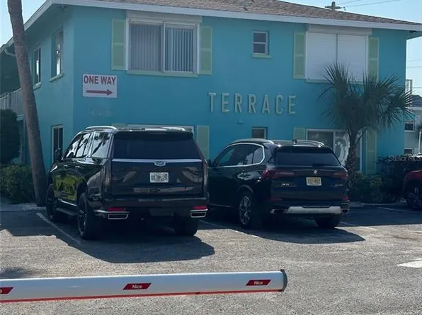 117 7th St N Unit 11, Bradenton Beach, FL 34217