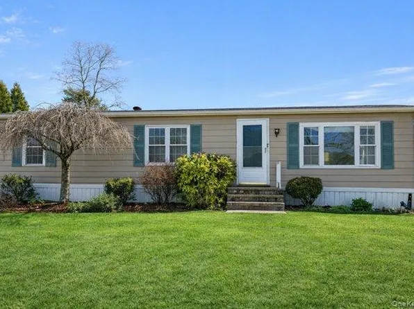 1661 Old Country Road Unit #415 #415, Riverhead, NY 11901
