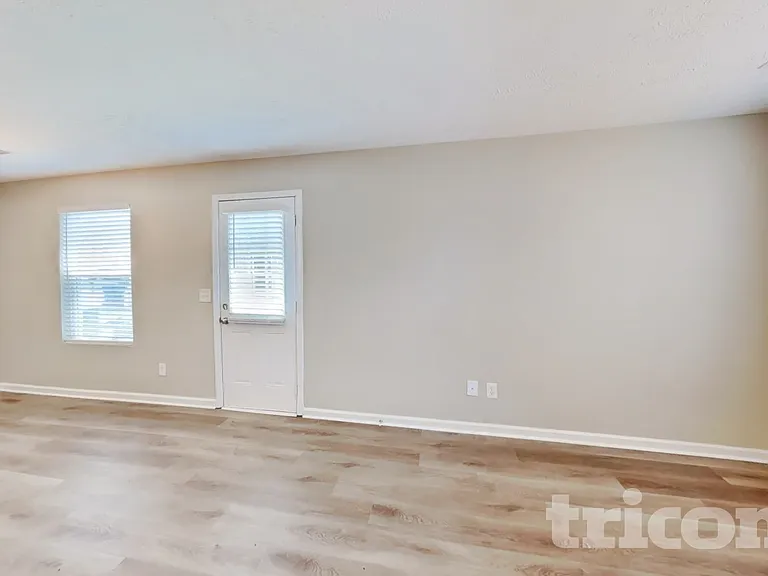 5004 Millpond Ct — Photo 3