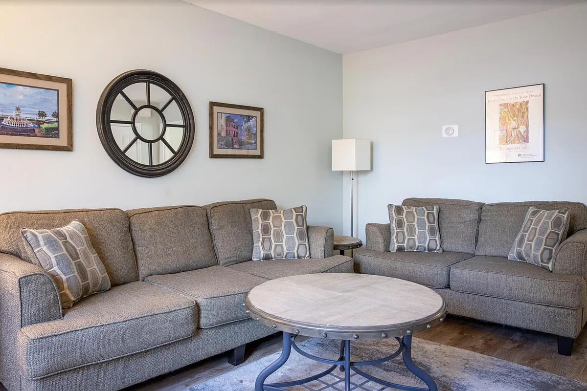Building Photo - 507 Arlington Dr #C