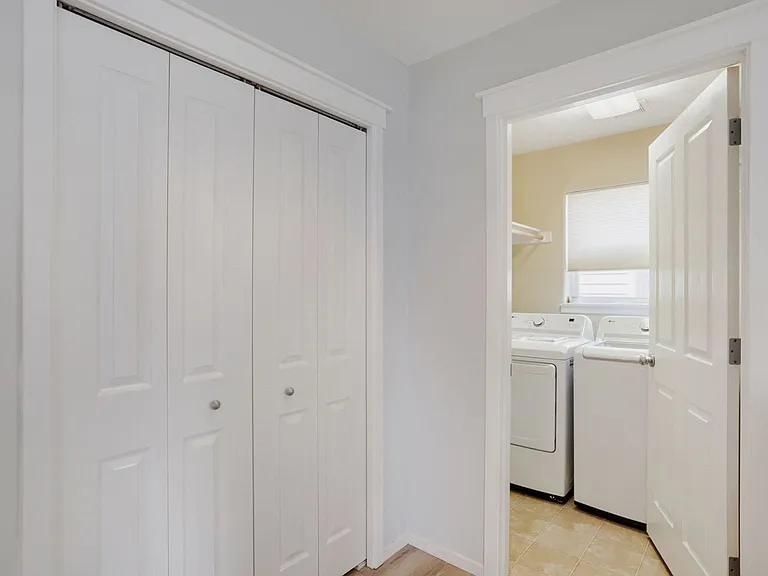 547 NE 61st Pl — Photo 25