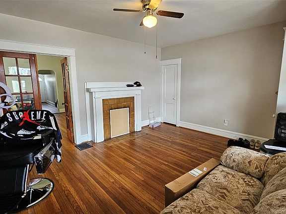 4th image of 715 W 21st St