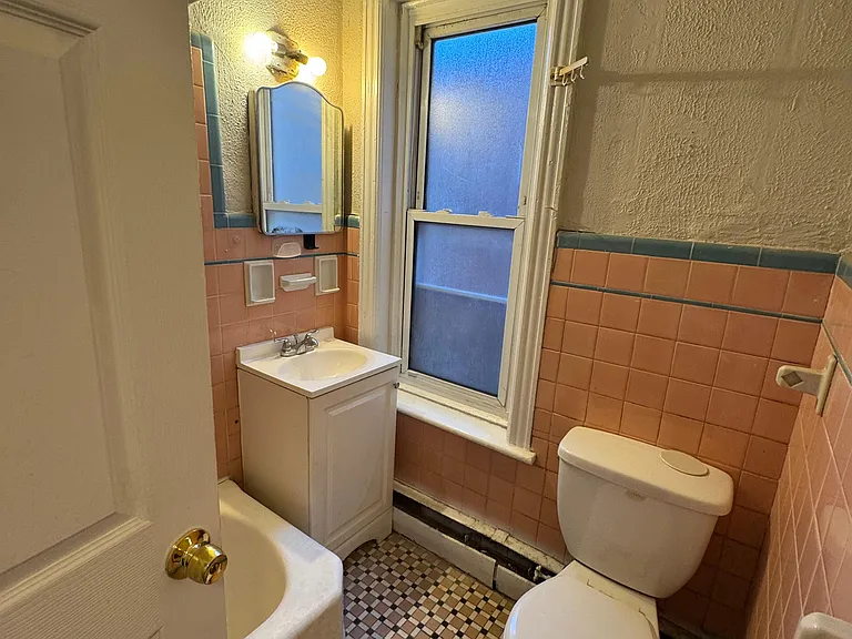458 S Olden Ave — Photo 7