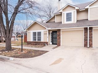 2208 Breckenridge Dr, Lawrence, KS 66047