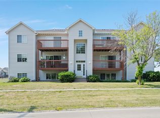 995 Terry Ave APT 7, Hiawatha, IA 52233