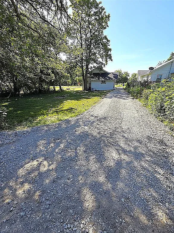 3 bed, 900 sqft, $850 — Photo 2