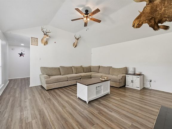 5th image of 2526 Spring Dusk Ln
