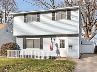 30307 Regent Rd, Wickliffe, OH 44092