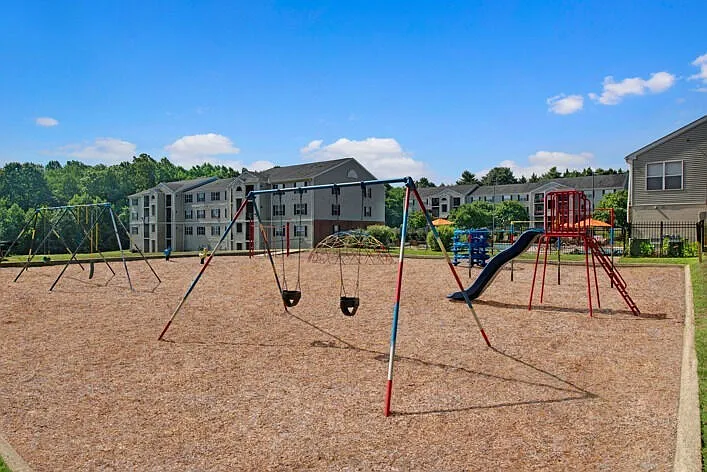 Mallside Forest Apartments — Photo 15