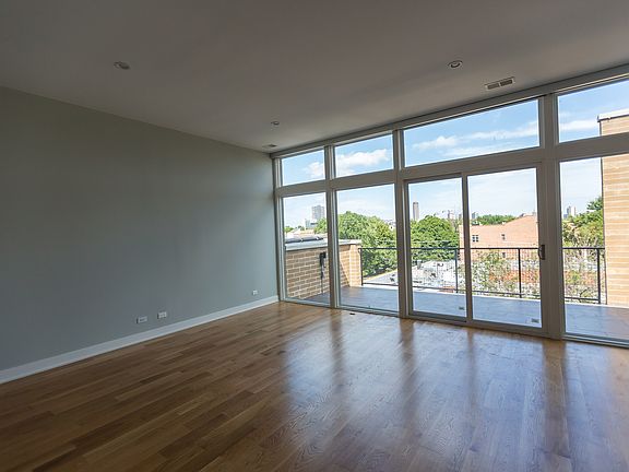4th image of 3452 N Southport Ave #3