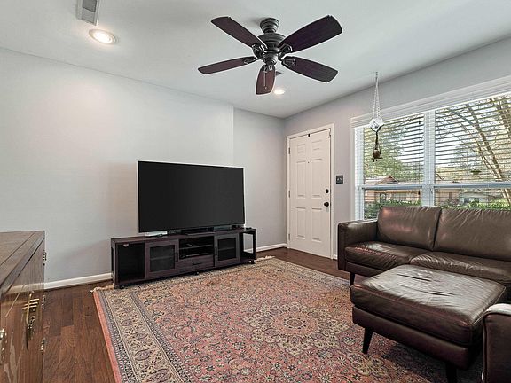 3rd image of 201 Wildoak Dr