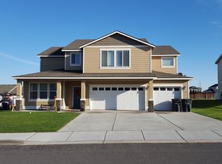 630 Pikes Peak Dr, West Richland, WA 99353