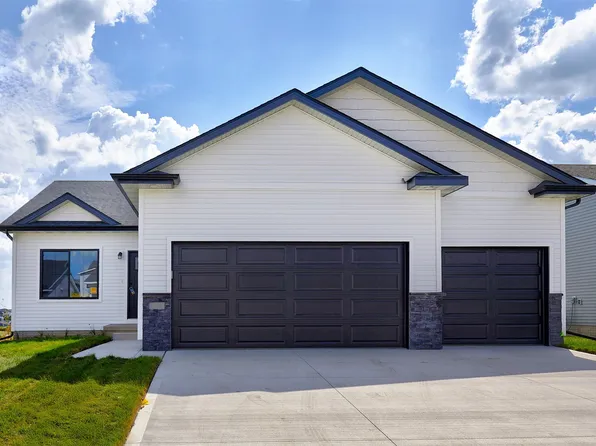 9394 Modena Ln, West Des Moines, IA 50266