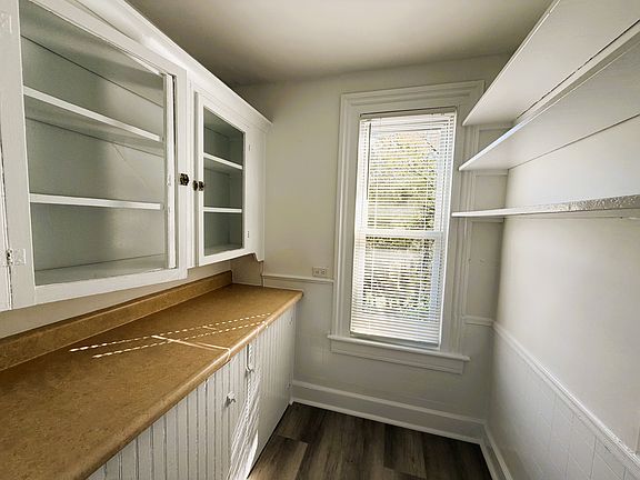 3rd image of 52 E Albert St Floor 2