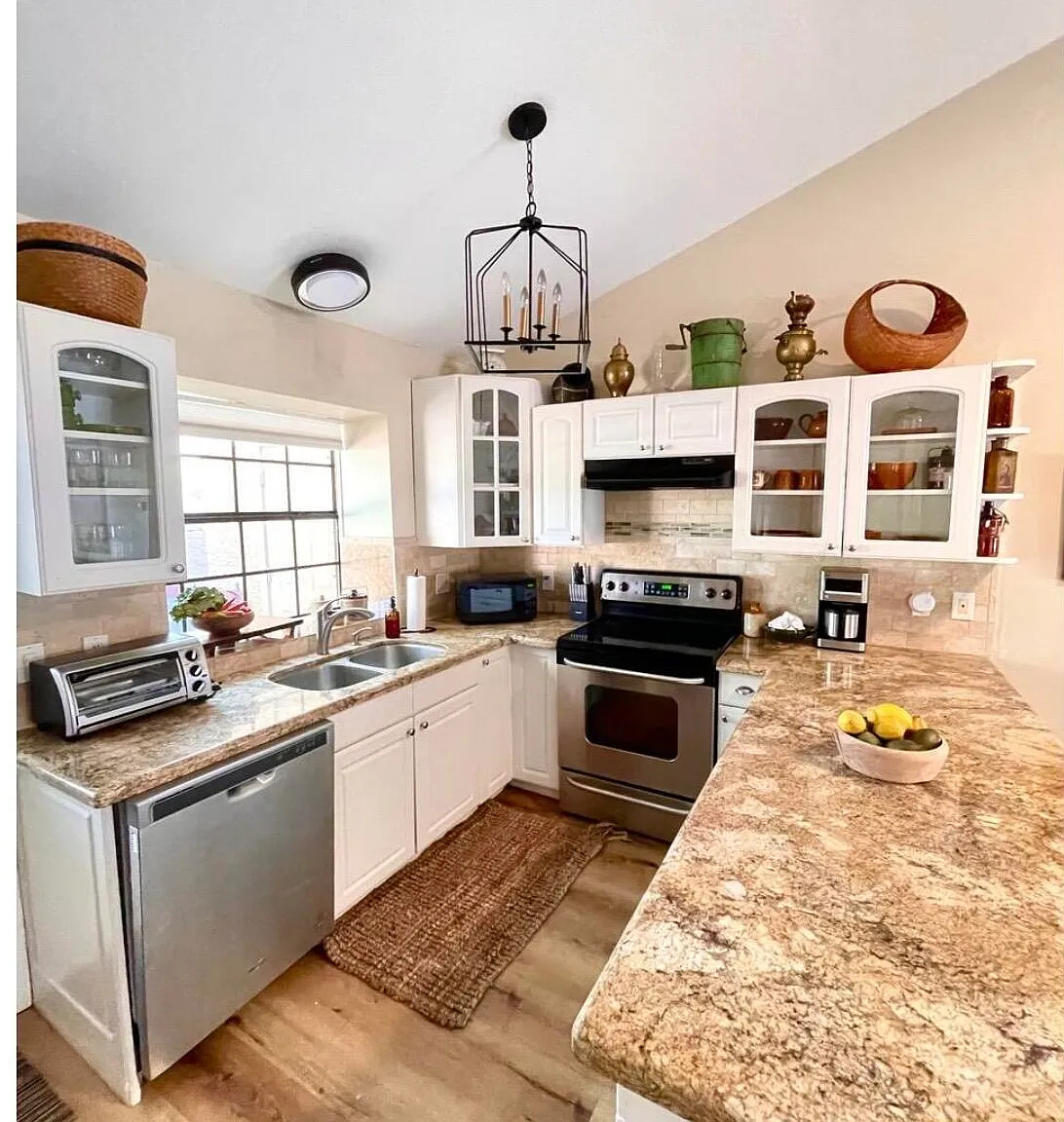 2 bed, 1.0 bath, 784 sqft, $2,200 — Photo 4