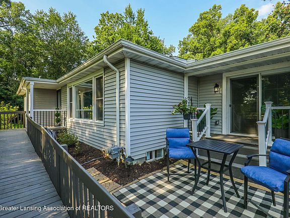 2nd image of 2927 Abbot Rd
