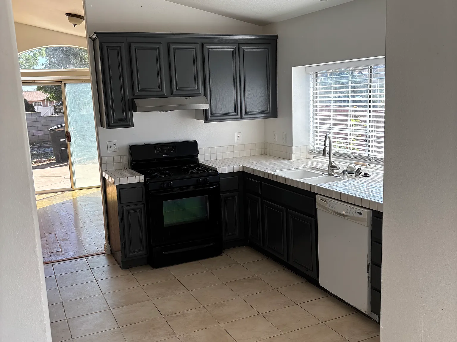 3 bed, 1448 sqft, $2,595 — Photo 4