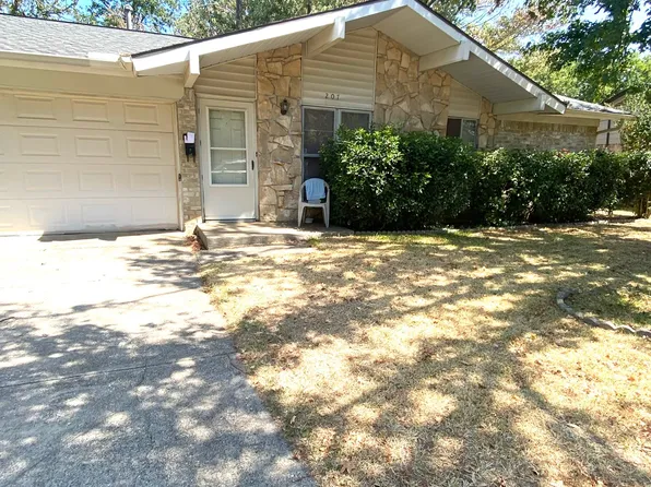 207 Centennial Dr, Lewisville, TX 75067