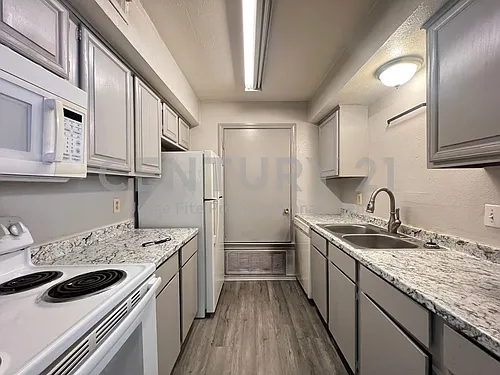 1108 N Elm St #3 Photo 1