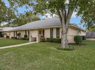 5701 Arbor Valley Dr, Arlington, TX 76016