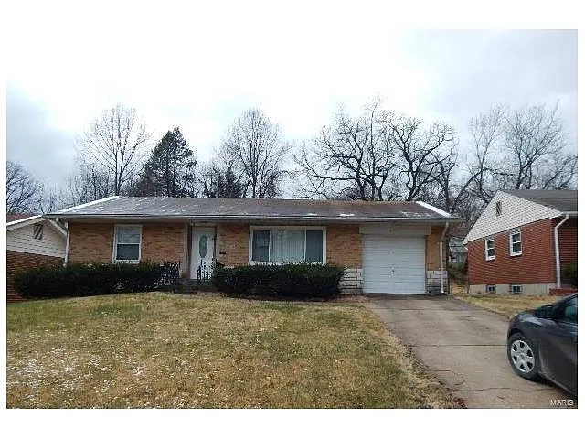 4711 N Hills Ln photo 1