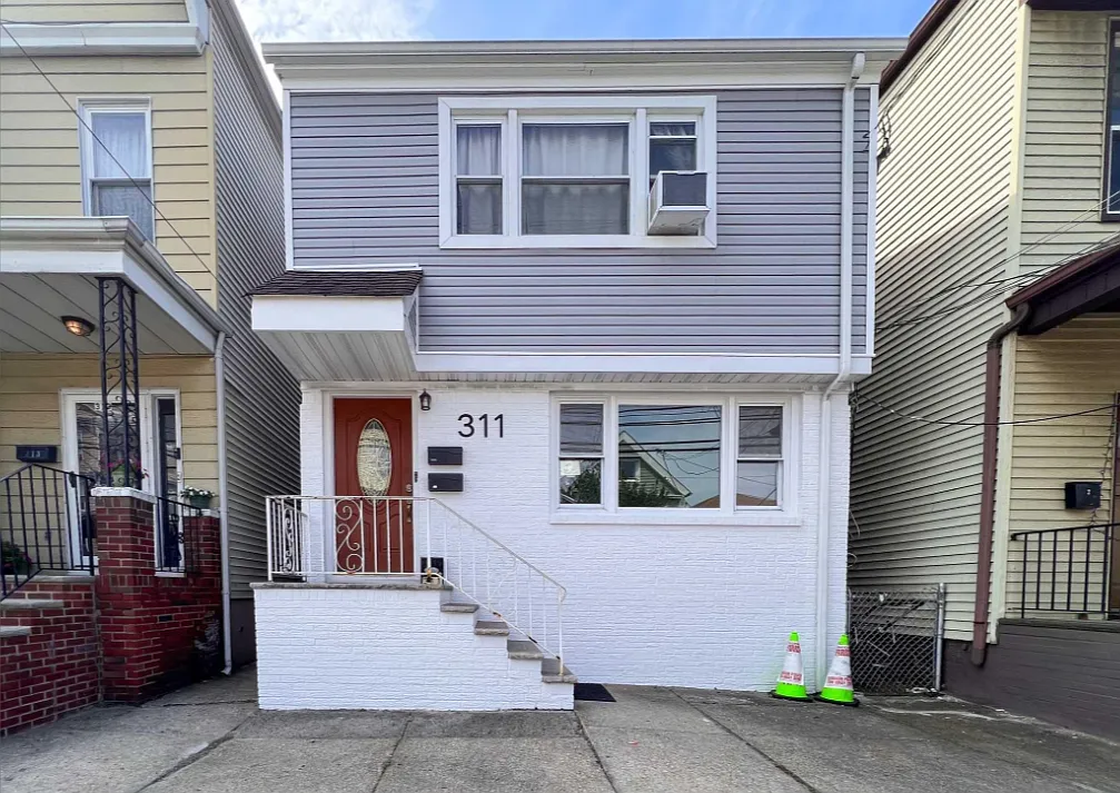 3 bed, 1200 sqft, $2,650 — Photo 1