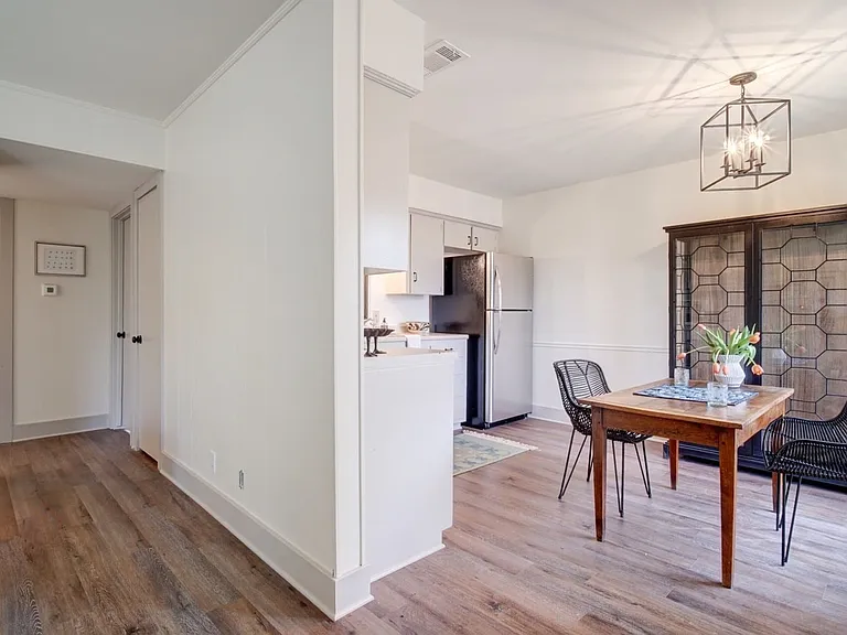 5609 Woodrow Ave #203 — Photo 2