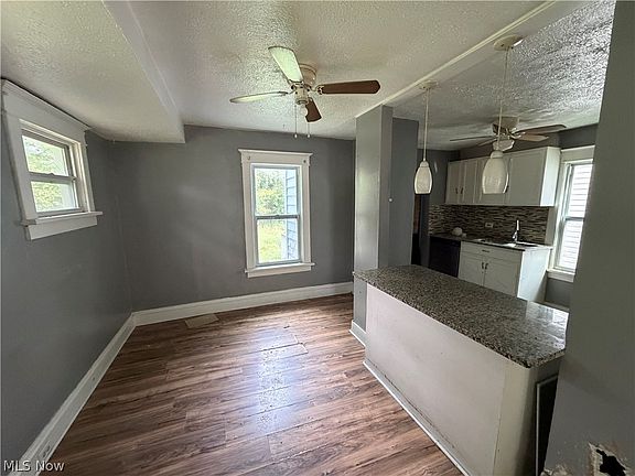 4th image of 3303 W 123rd St