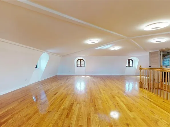 2317 East 63rd Street image 31 of 33