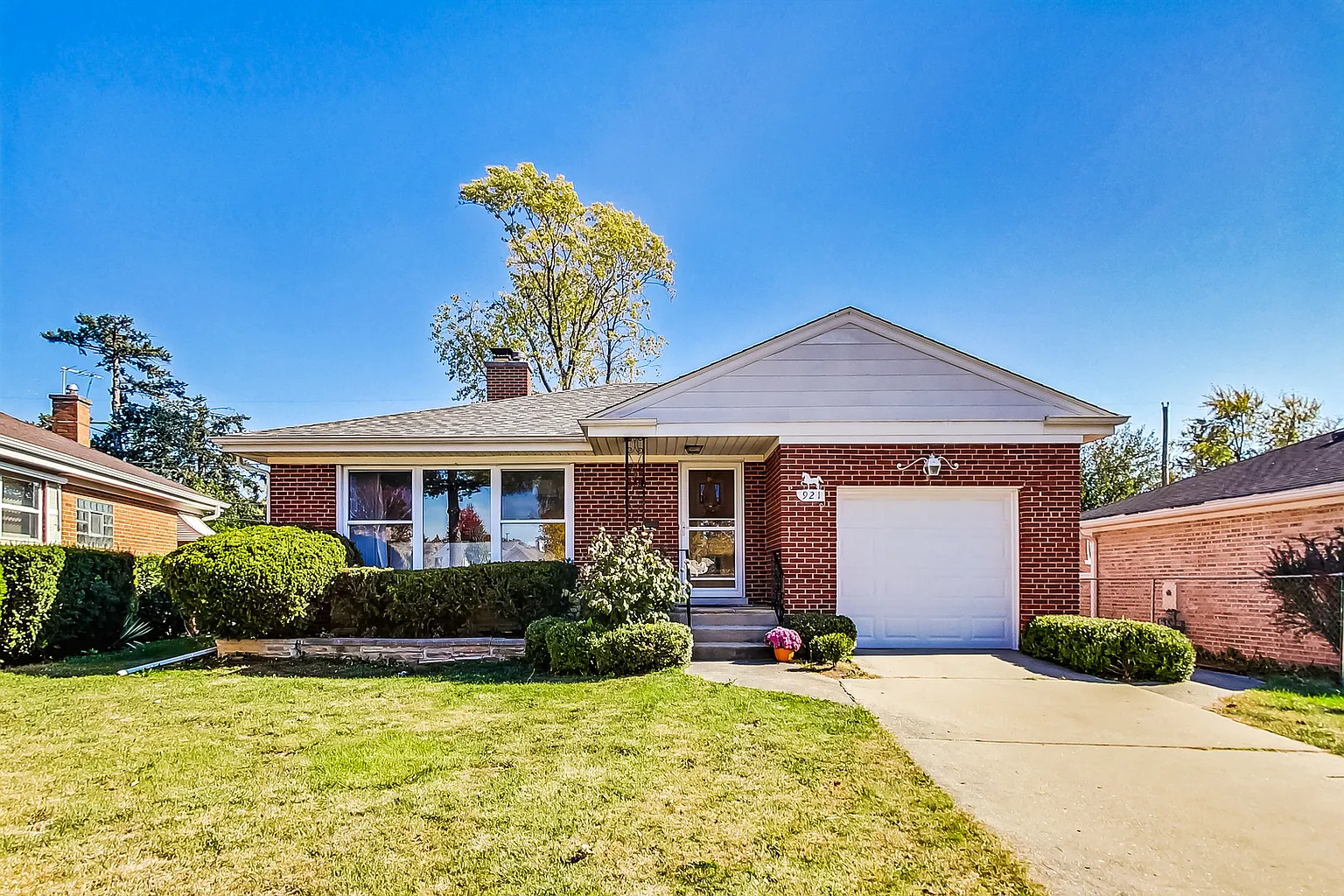 921 E Villa Dr photo 1