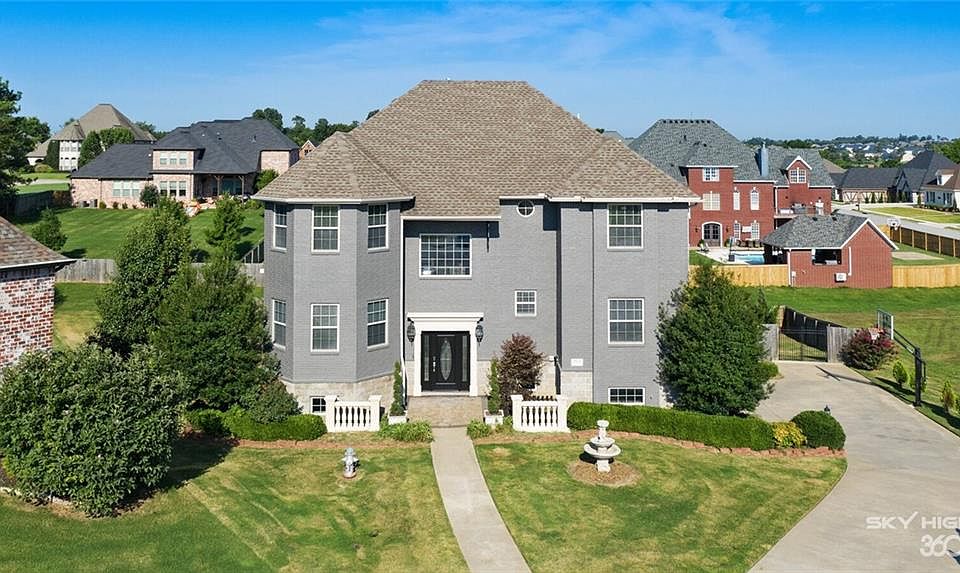 1st image of 2204 W Carolina Way