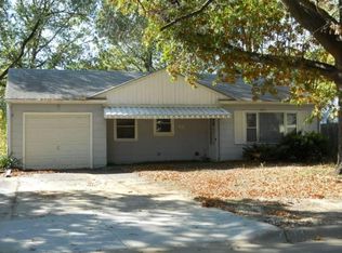 813 Crestline Dr, Lawrence, KS 66049