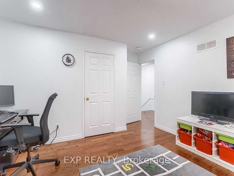 6261 Prairie Cir #MAIN UPPER FLOOR — Photo 12