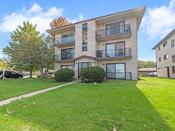 2nd image of 8125 W 87th St APT 2E