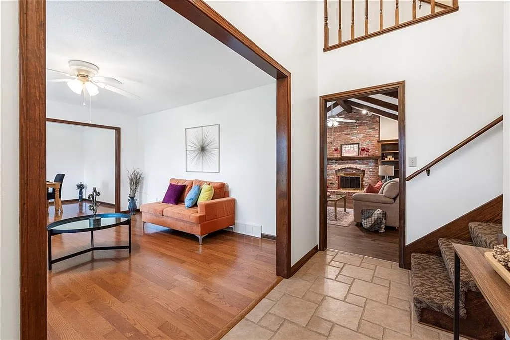 4 bed, 2393 sqft, $2,990 — Photo 4