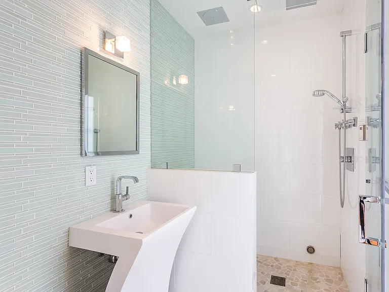 1321 Londonderry Pl — Photo 17