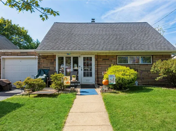 937 Grand Boulevard, Westbury, NY 11590