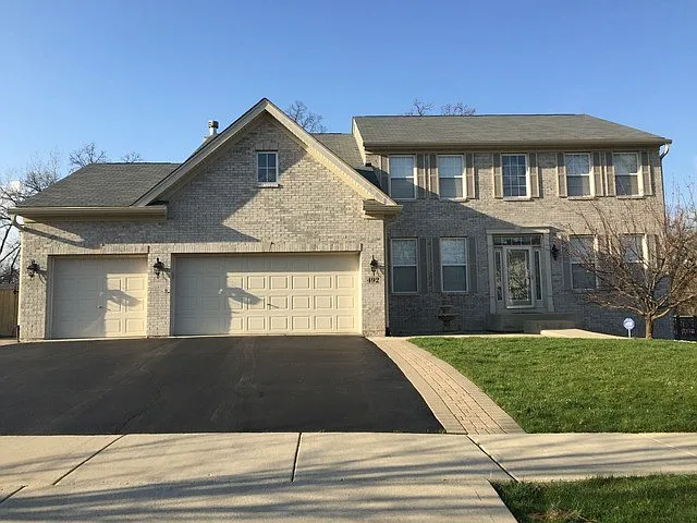 492 Rosewood Dr photo 1