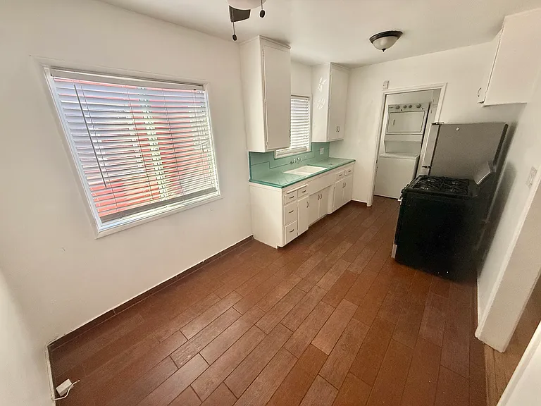221 W 14th St #223 — Photo 14