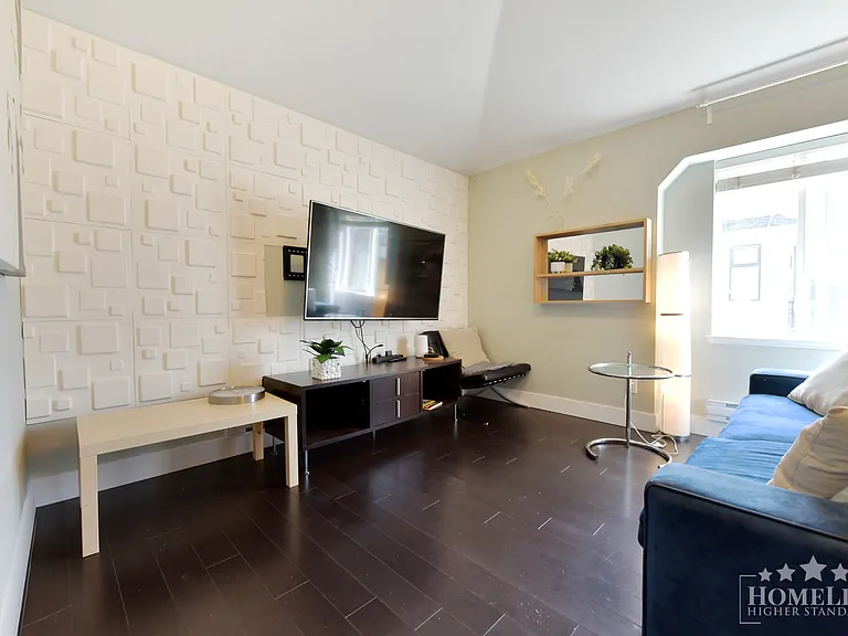 7309 191b St #COACH HOUSE — Photo 4