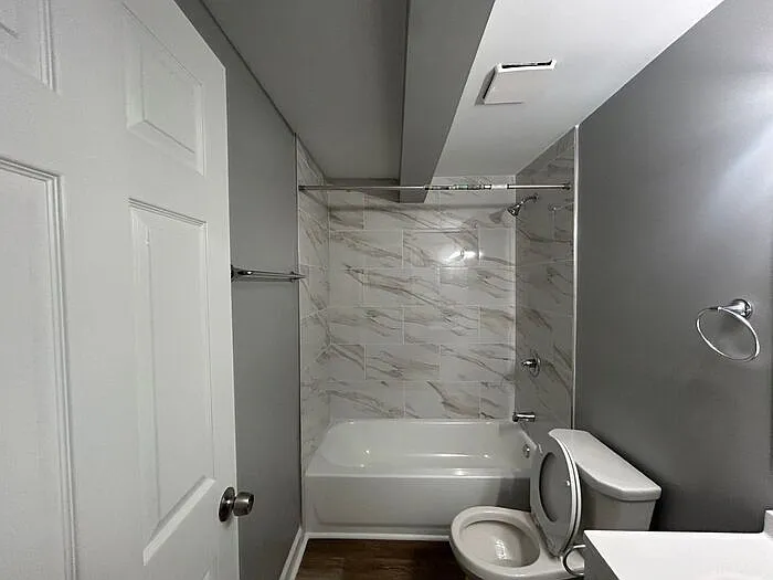 1200 E Madison St — Photo 8